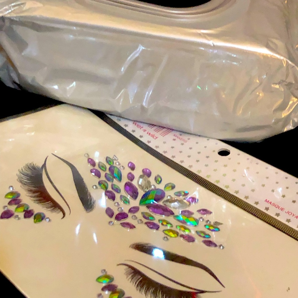 Mac Cosmetic make up wipes